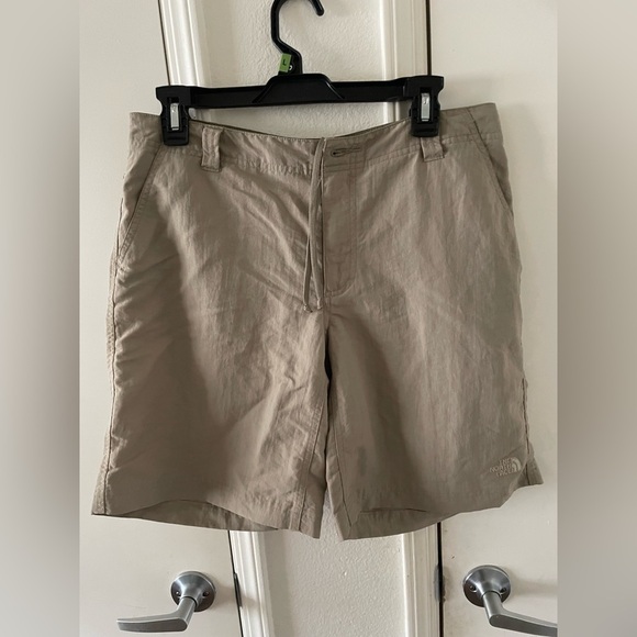 The North Face women’s Hiking Shorts Beige 100% Nylon Drawstring Outdoor - Picture 1 of 3
